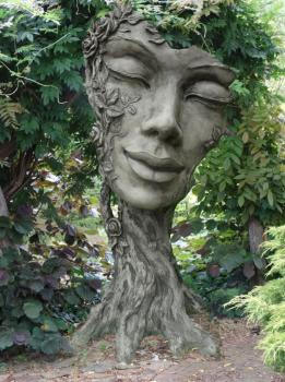 Gesicht FLORA Antikstein